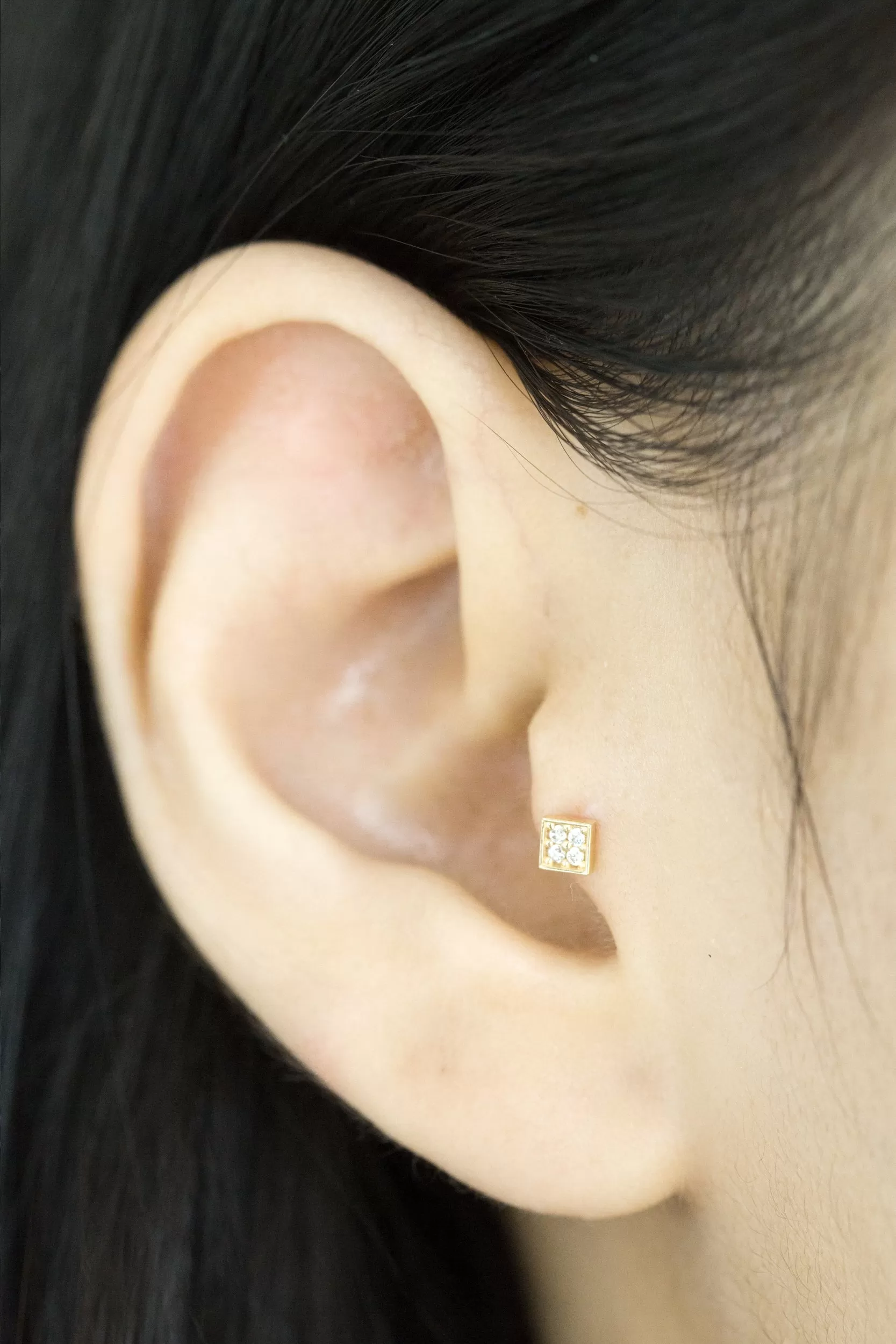 14k Gold Cartilage Cubic Square Internally Internal Threaded Labret