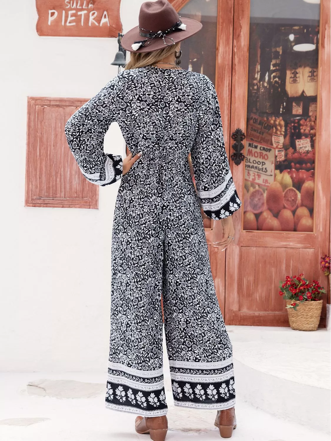 Bedruckter Jumpsuit mit langen Ärmeln und weitem Bein