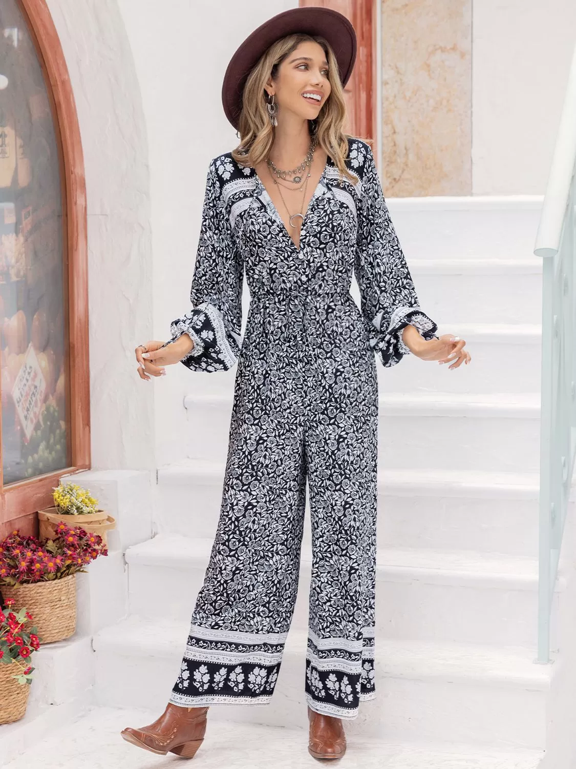 Bedruckter Jumpsuit mit langen Ärmeln und weitem Bein