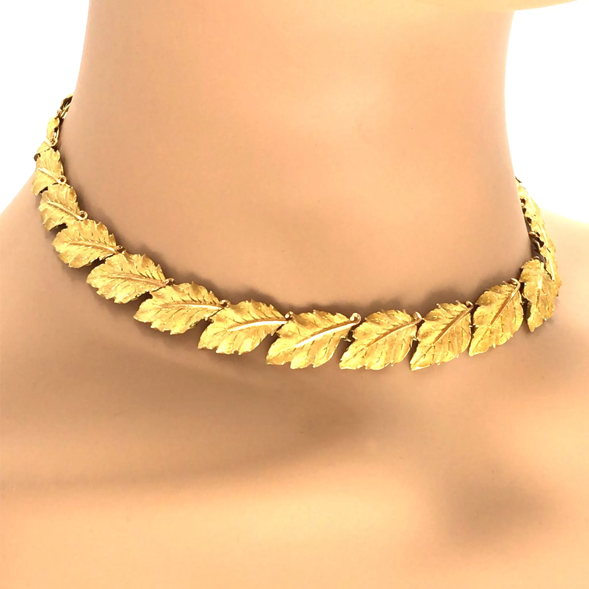 Buccellati Segrinato 18k Gold Leaf Necklace