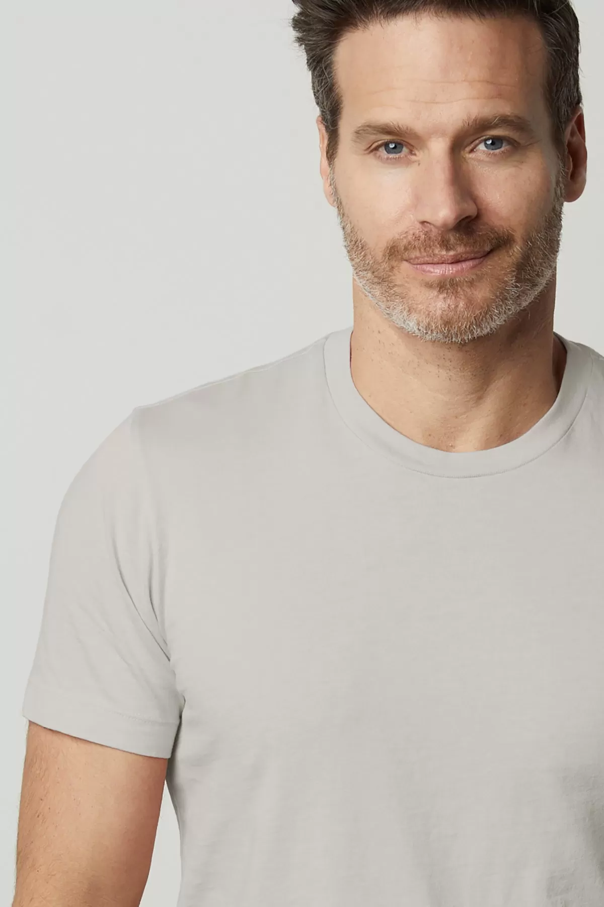 HOWARD WHISPER CLASSIC CREW NECK TEE