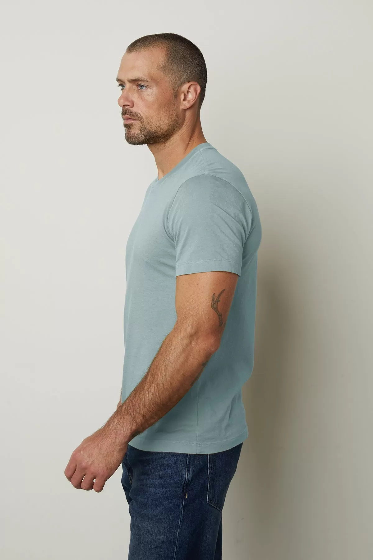 HOWARD WHISPER CLASSIC CREW NECK TEE