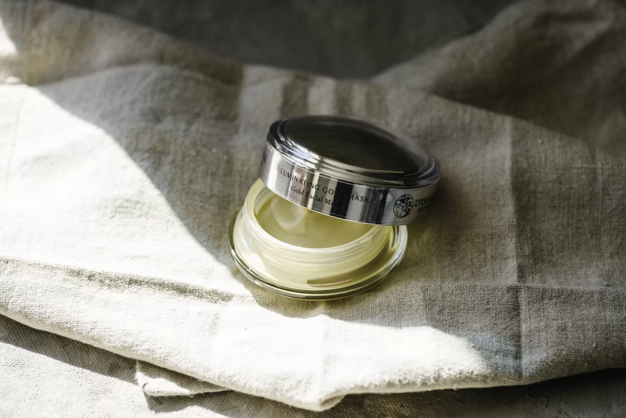 Illuminating Gold Mask