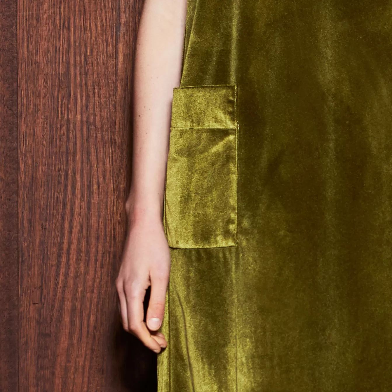 MOSS PINAFORE [ Green Chartreuse Velvet, Sleeveless Dress ]