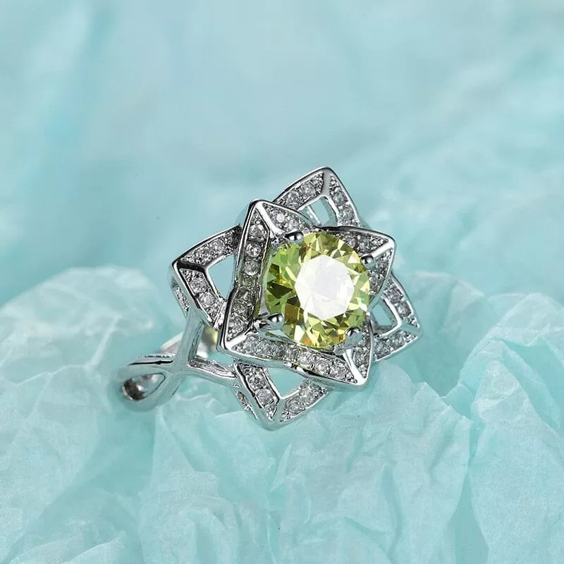 Vintage Luxury Flower Peridot Ring - 925 Sterling Silver