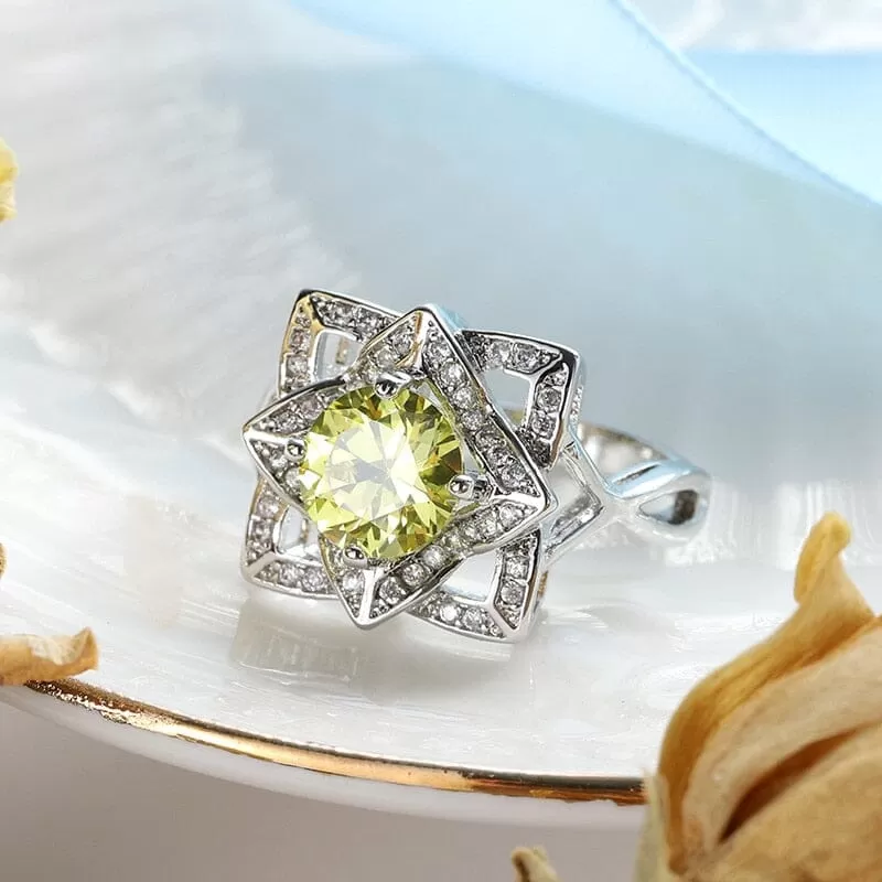 Vintage Luxury Flower Peridot Ring - 925 Sterling Silver