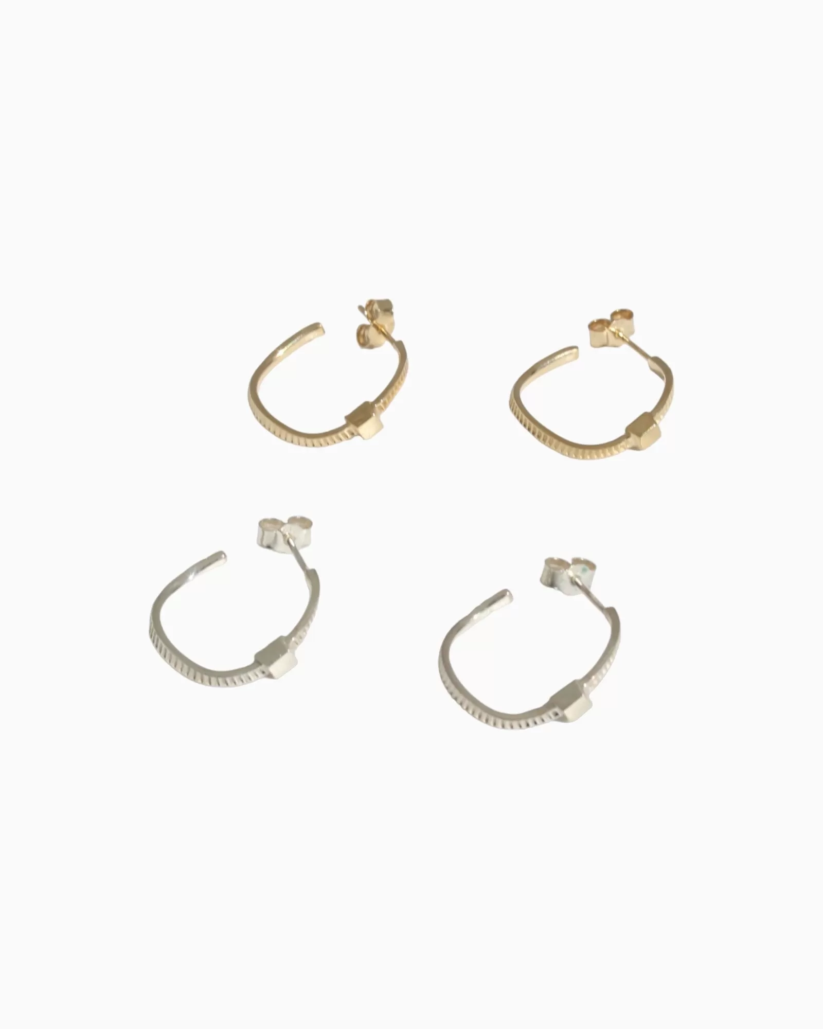 Wavy gold earrings #07