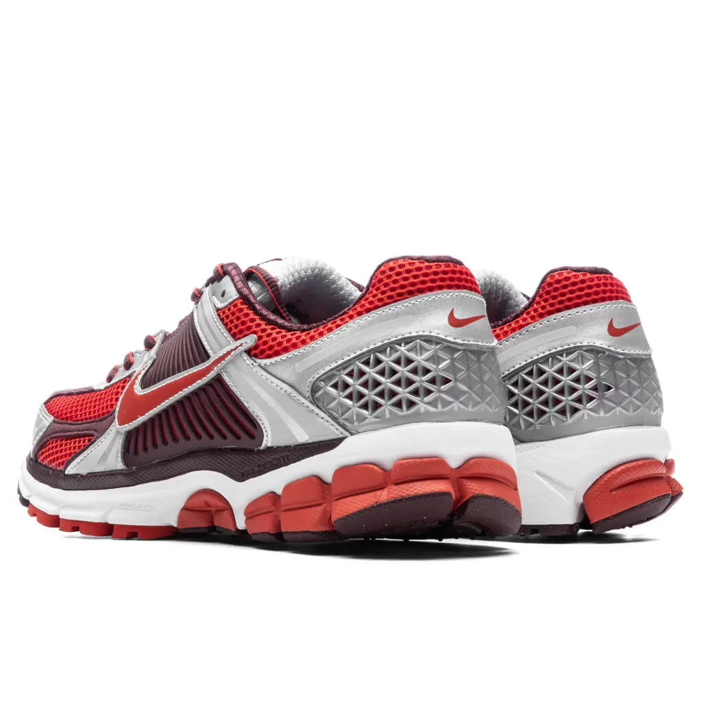 Women's Zoom Vomero 5 - Mystic Red/Mystic Red/Metallic Platinum